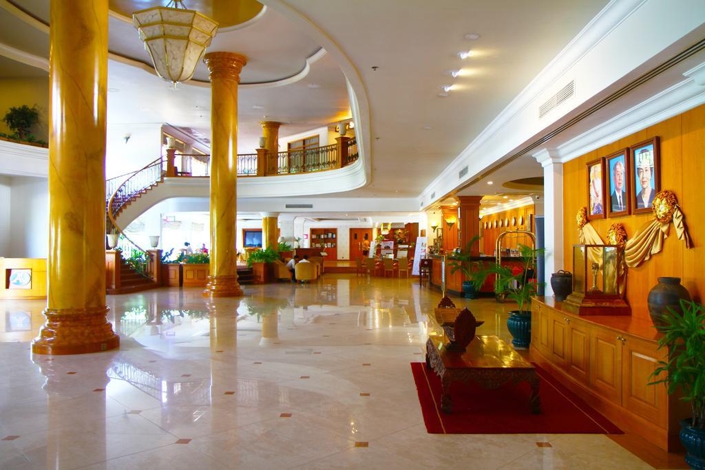 Angkor Century & Hotel 5*